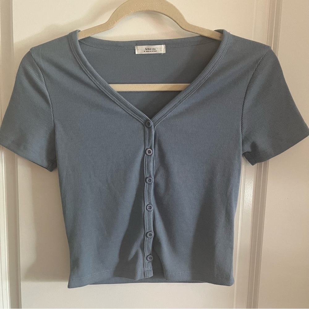 Active USA button down light blue short sleeve crop top. Women’s size Medium. - Picture 1 of 4